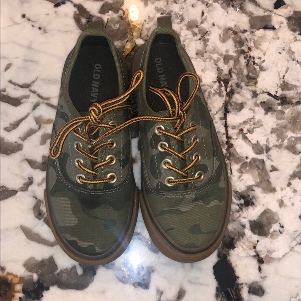 Boys camo shoes